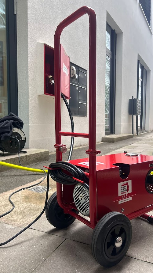 Prüfung, Wartung und Inbetriebnahme Trockensteigleitungen Trockensteigleitungen